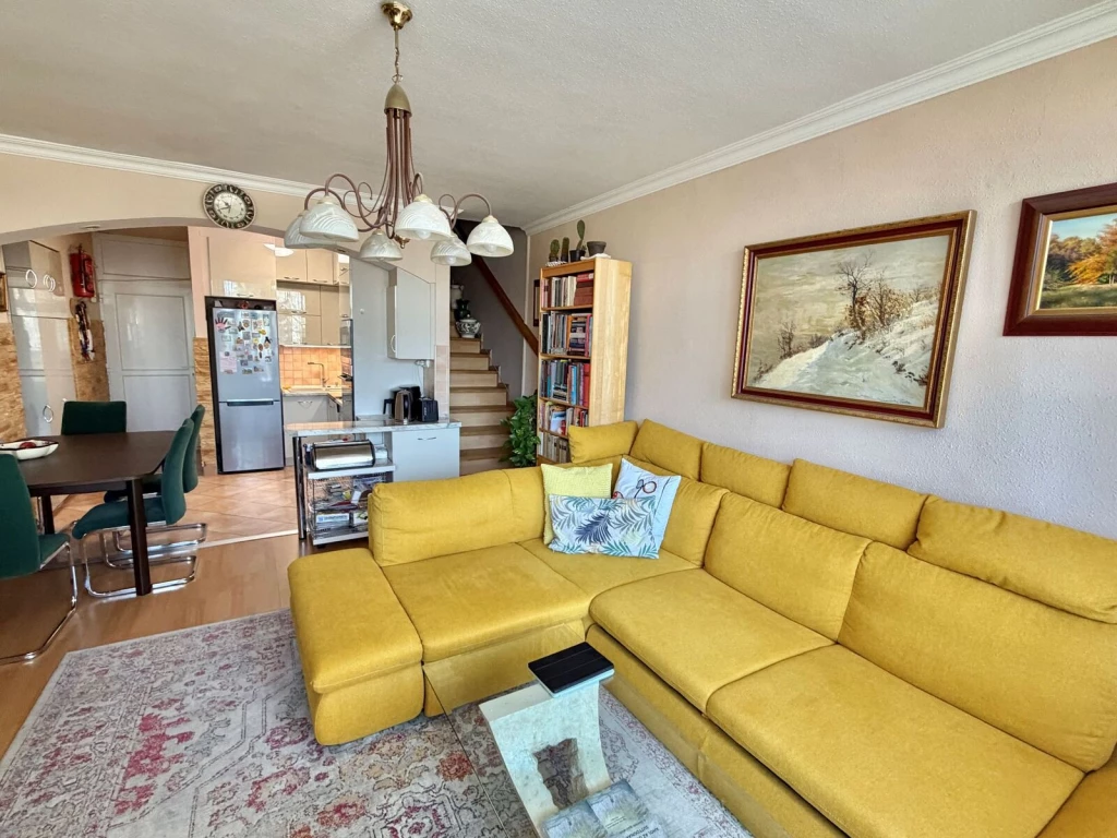 Omnia kávézó közelében nappali + 2 szobás, 2 erkélyes lakás eladó!