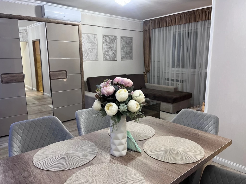 Malomkertben Nappali + 2 szobás, erkélyes, Felújított állapotú lakás eladó!