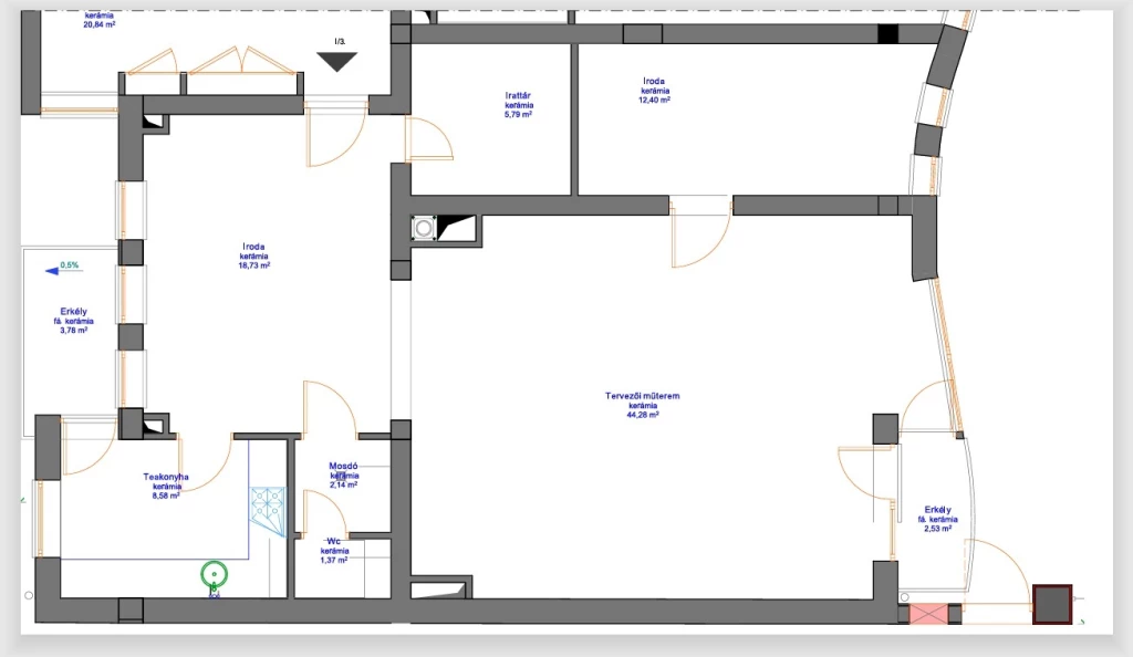 Nyíregyházán, Belvárosban, Dózsa György utca közelében 1. emeleti Iroda eladó, 2 zárt udvari autóbeállóval együtt!