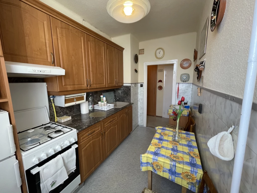 Nyíregyháza, Belváros csendes részén 2 szobás jó állapotú, loggiás lakás eladó!