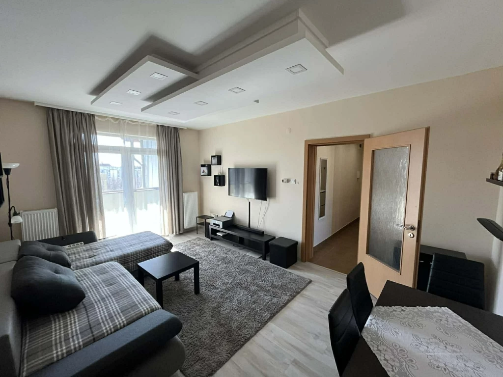 Nyíregyházán, Kórház Közelében, Felújított, 2 Szobás, Erkélyes Lakás Eladó!