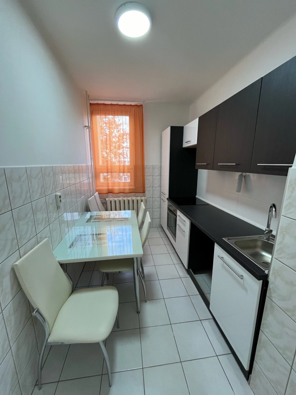 Nyíregyháza, Víztoronyhoz közel 2 szobás bútorozott, gépesített lakás kiadó!