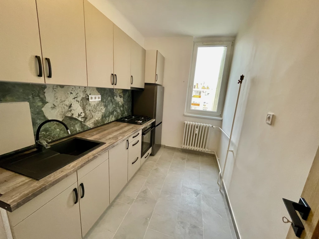 Nyíregyháza, Stadion utcában, 54m2-es, 2 szobás, felújított lakás eladó!