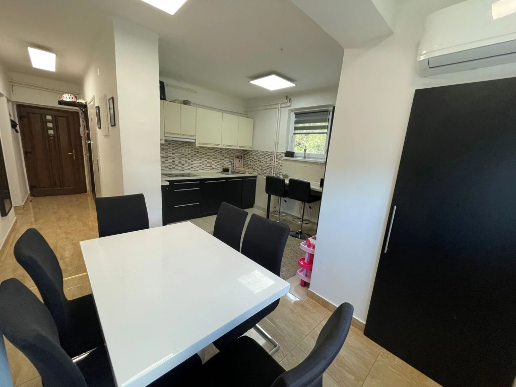 Nyíregyházán, Hímes Városrészben, Első Emeleti, 2 Szobás Lakás, Garázzsal Eladó!