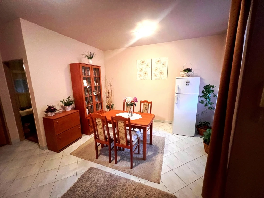 Nyíregyháza, Kosbor utcán nappali + 1 szobás, erkélyes lakás jó állapotban eladó!