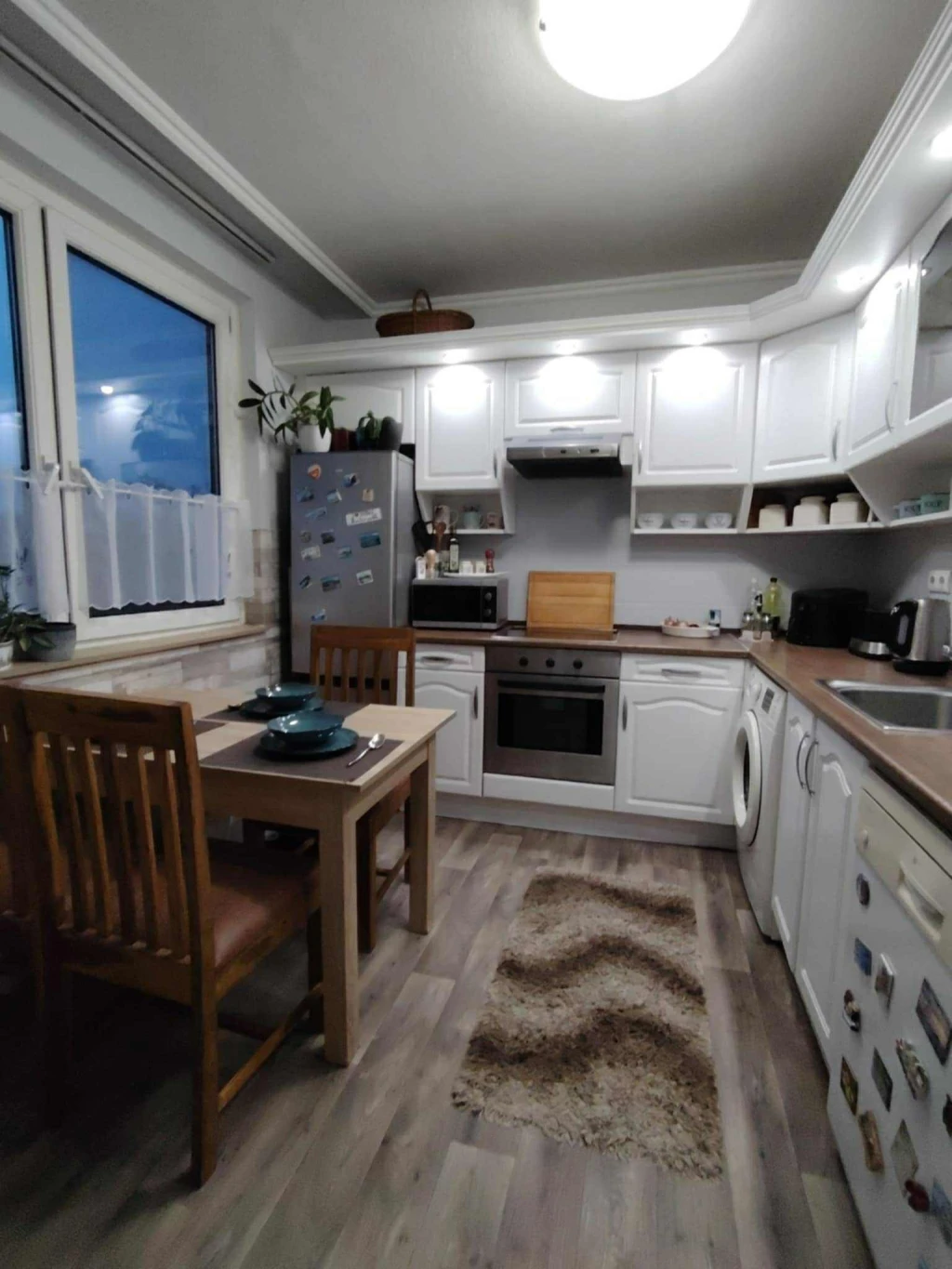 Nyíregyháza belvárosában, a Vasvári Pál utcán 1+2 szobás, erkélyes lakás eladó!