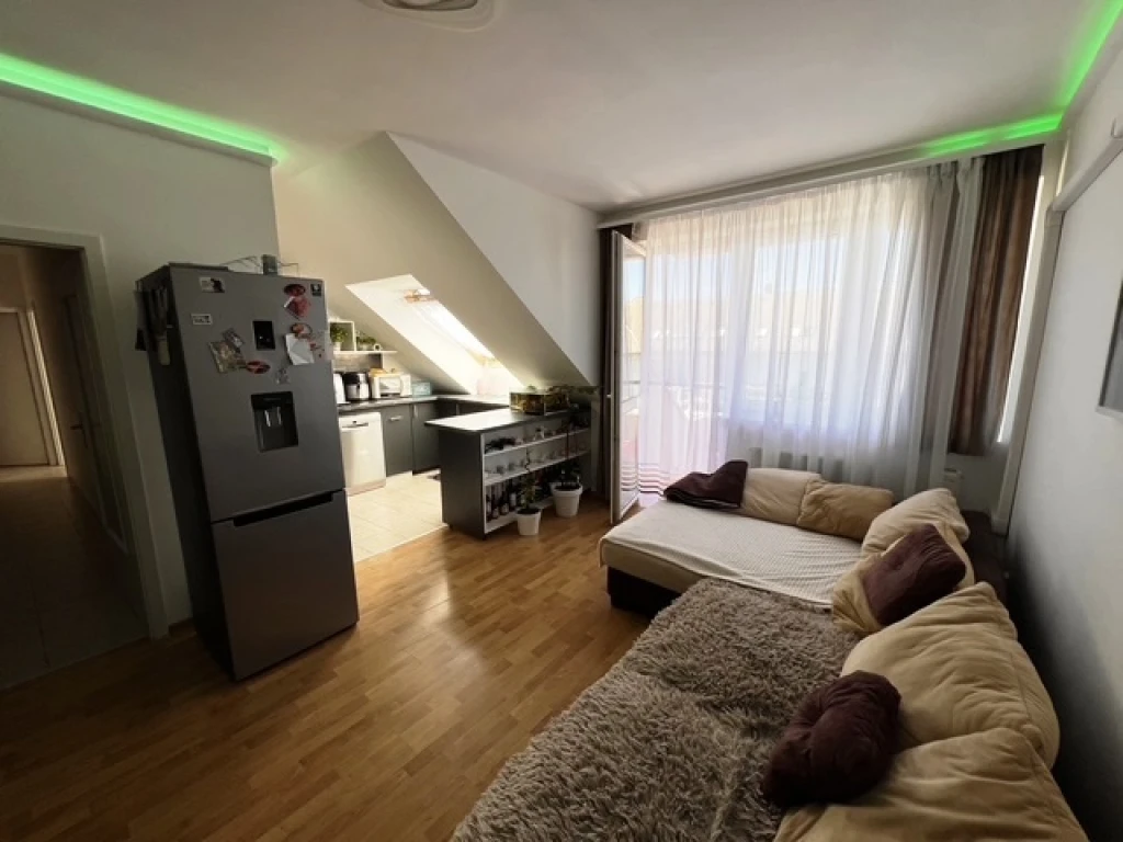 Nappali + 2 szobás, erkélyes lakás eladó!