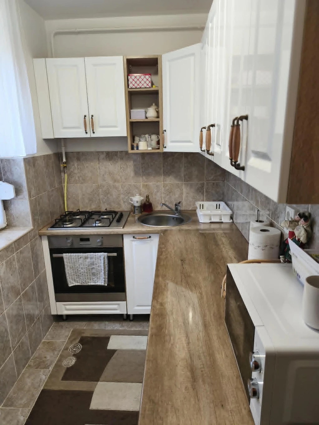 Nyíregyháza, Belvárosban 1 szoba + nappalis, bútorozott, gépesített lakás kiadó!