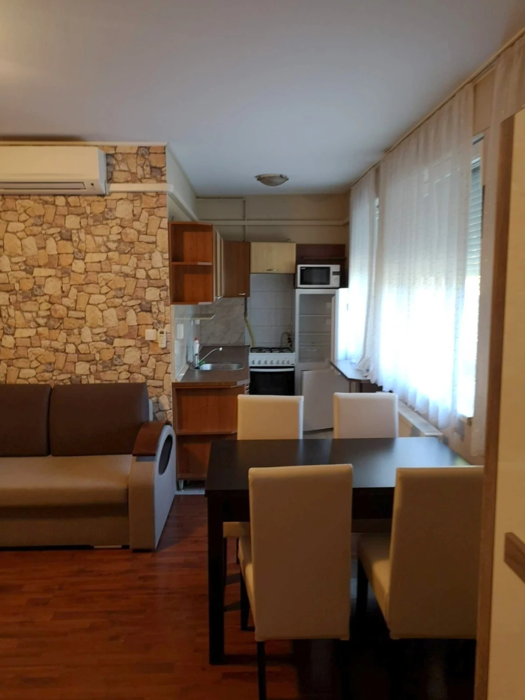 Nyíregyháza, Víztorony közelében 1 hálószoba + nappalis, szép állapotú lakás eladó!