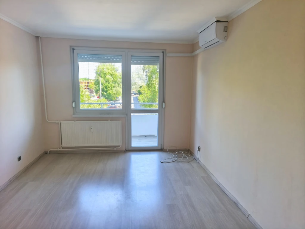 Azonnal birtokba vehető, 1+2 szobás, erkélyes lakás eladó!