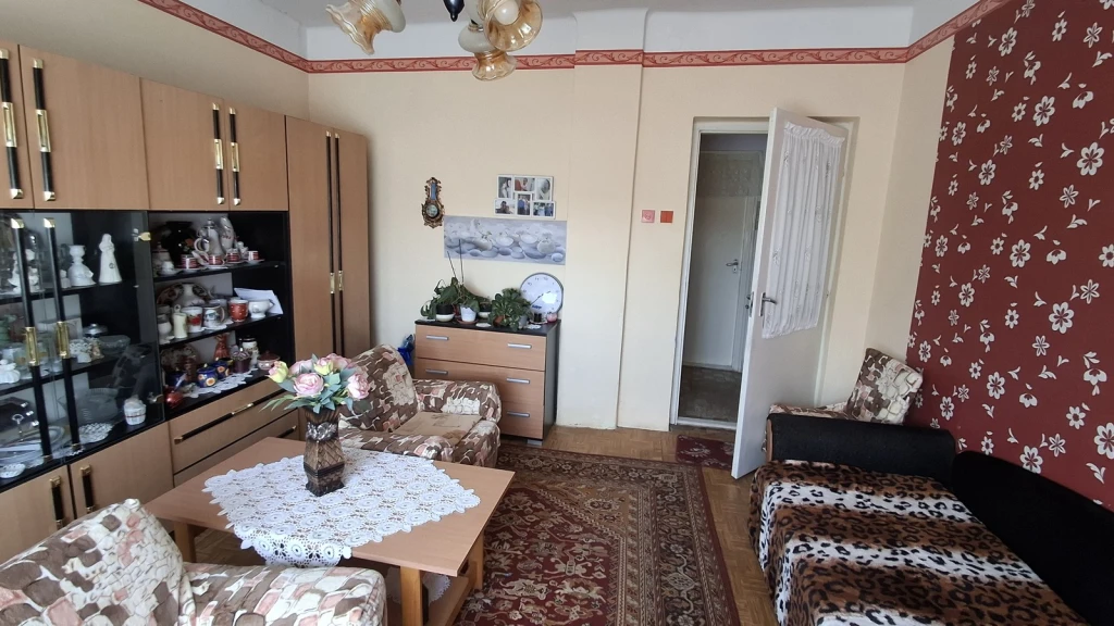 Tiszanagyfaluban 3 szobás családi ház 2160 nm-es telken, a központ közelében eladó!