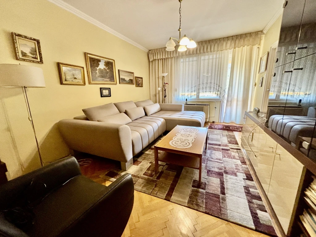 Erdei Tornapálya közelében 2+2 szobás, erkélyes, 82 nm-es lakás eladó!
