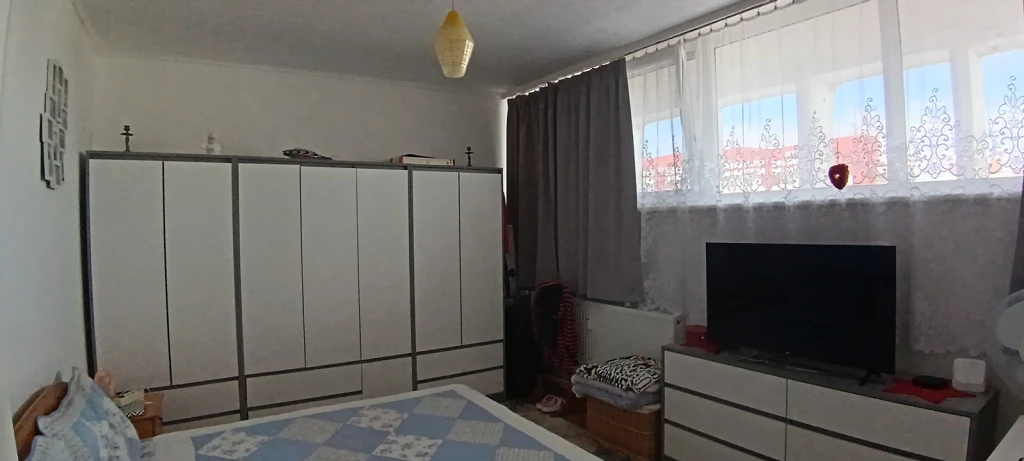 NYÍREGYHÁZA BELVÁROSÁBAN 73 M²-ES, 3 SZOBÁS, ERKÉLYES TÉGLALAKÁS ELADÓ