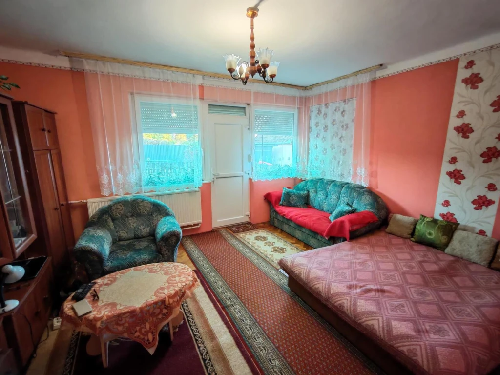 Nyíregyháza, Borbányán, 140 m2-es, 4 szoba + nappalis családi ház eladó