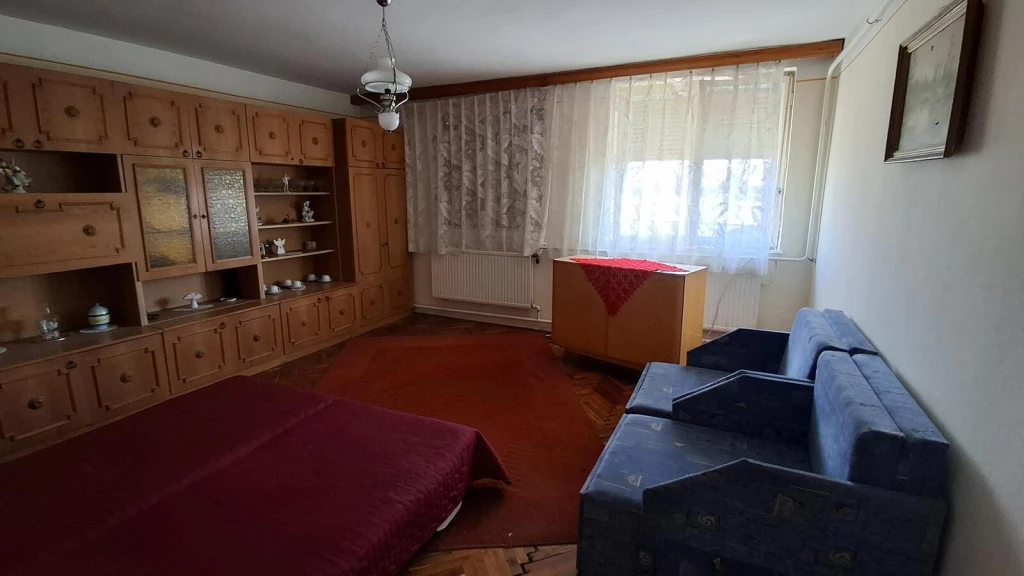 TÖBBGENERÁCIÓS LEHETŐSÉG, 170 NM-ES CSALÁDI HÁZ 3600 NM-ES TELEKKEL TISZAESZLÁRON!