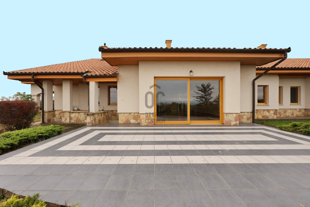 Eladó családi ház, Üröm, Ezüsthegy