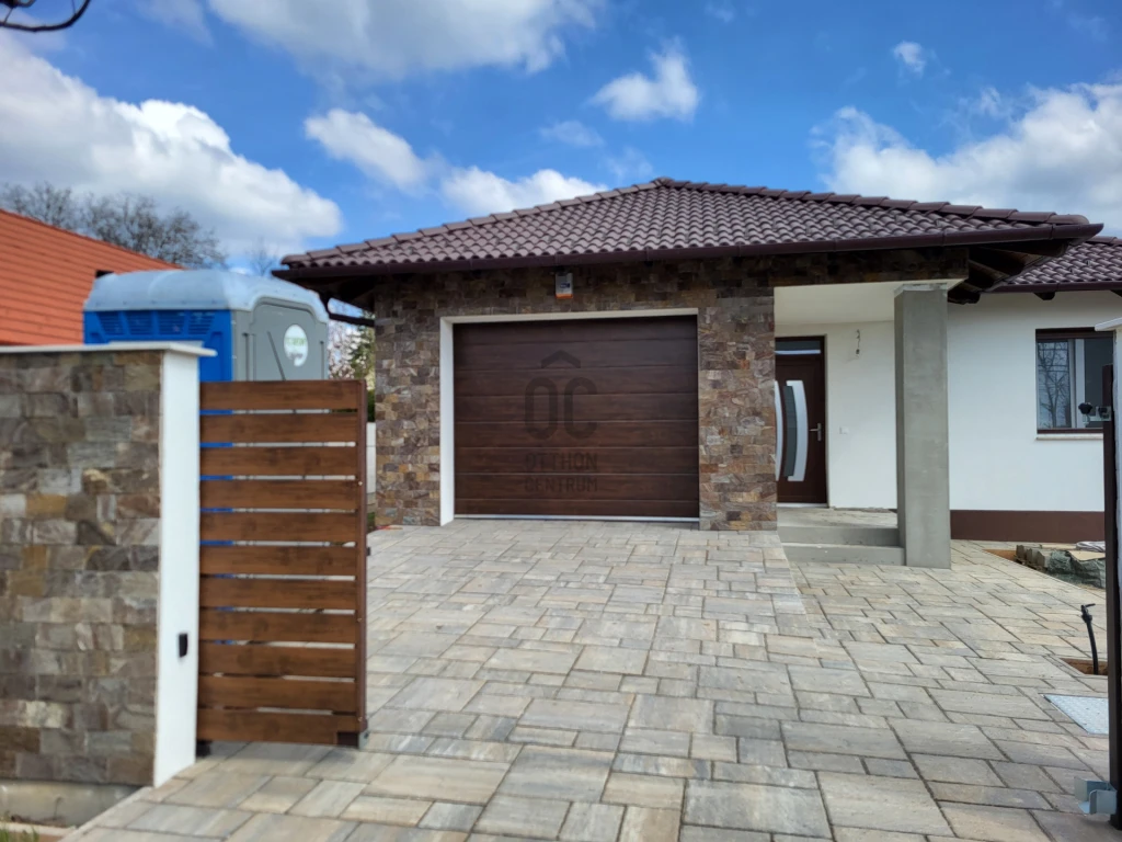 Eladó családi ház, Érd, Dombosváros