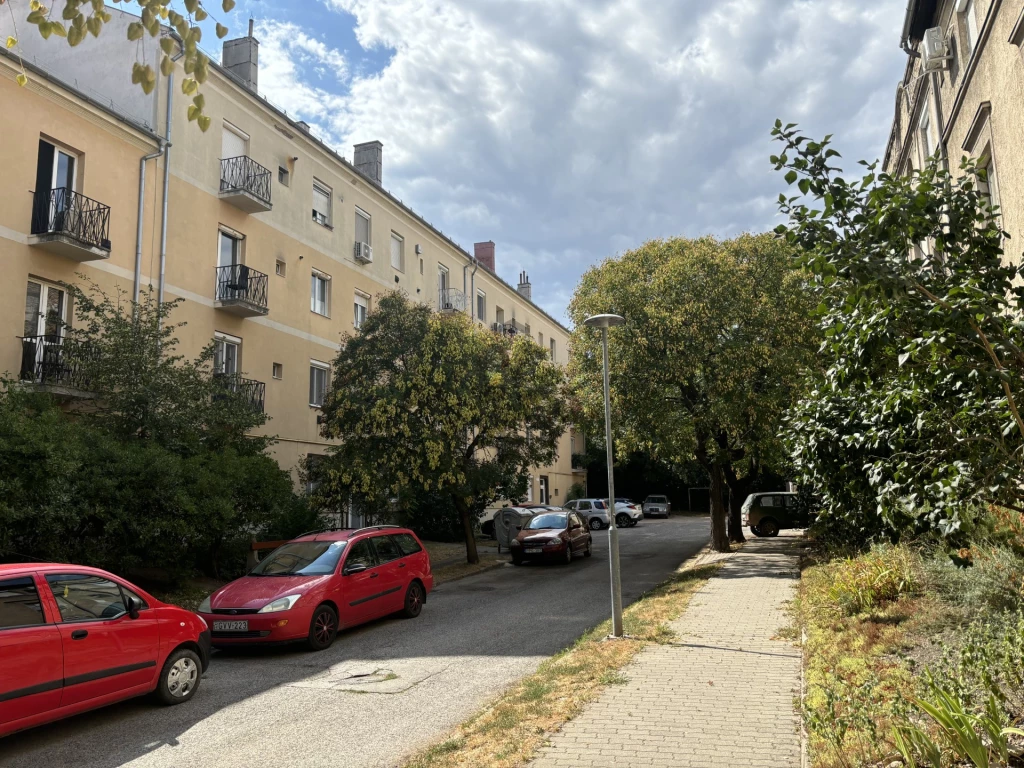 For sale brick flat, Várpalota, Várpalota, Rutsek Pál utca