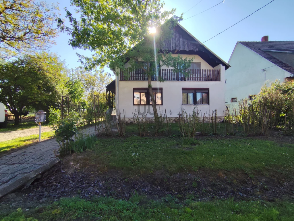 Eladó családi ház, Kerta, Kerta