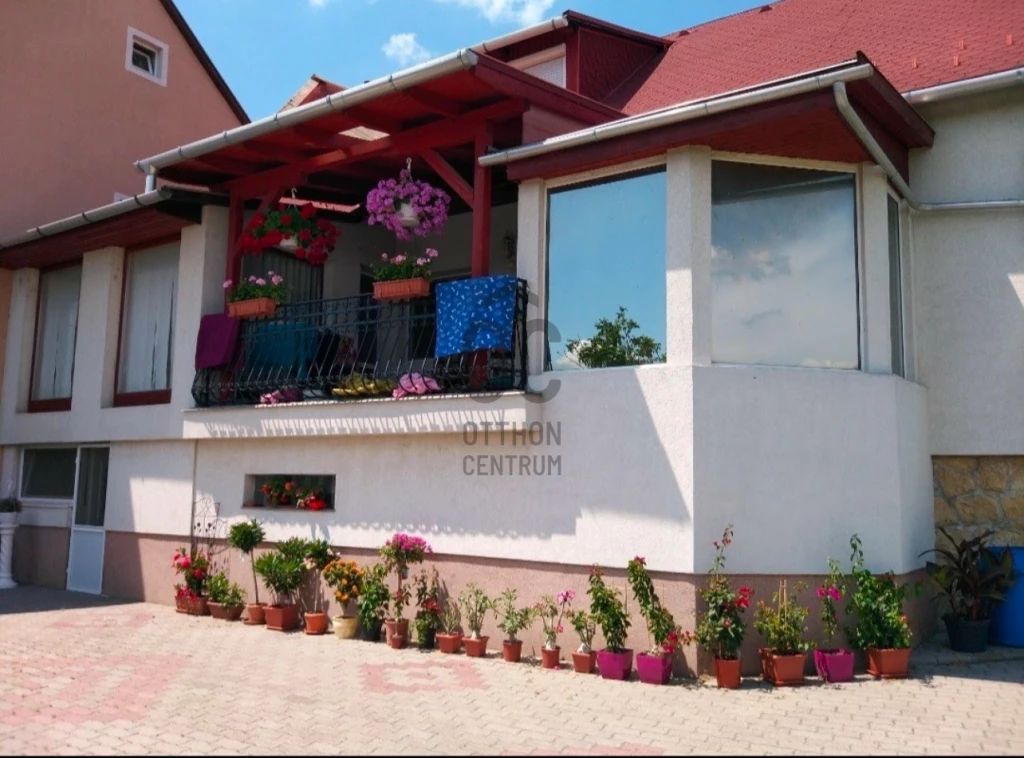 Eladó ikerház, Várpalota, Loncsos