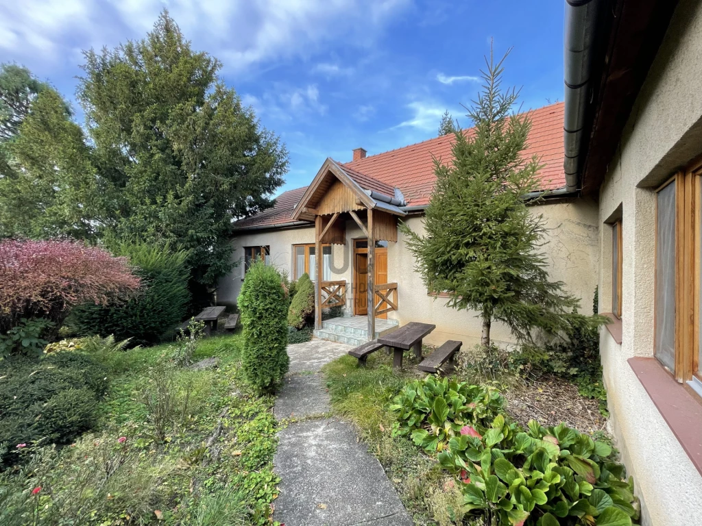 Eladó családi ház, Bakonybél, Bakonybél