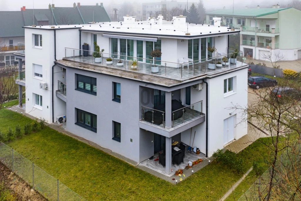 Eladó téglalakás, Veszprém, Újtelep