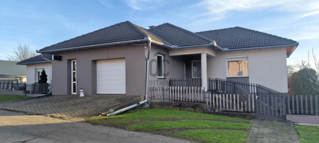 Eladó családi ház, Úrkút, Úrkút