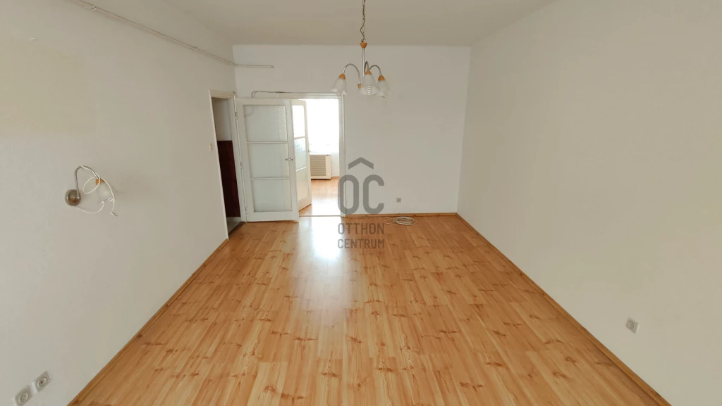 For sale brick flat, Várpalota, Tési domb