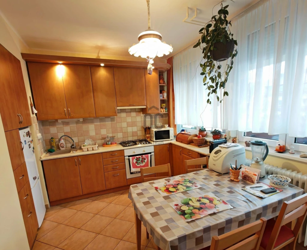 Eladó téglalakás, Ajka, Ajka