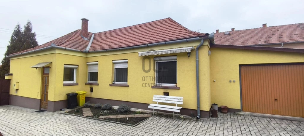 Eladó családi ház, Devecser, Devecser