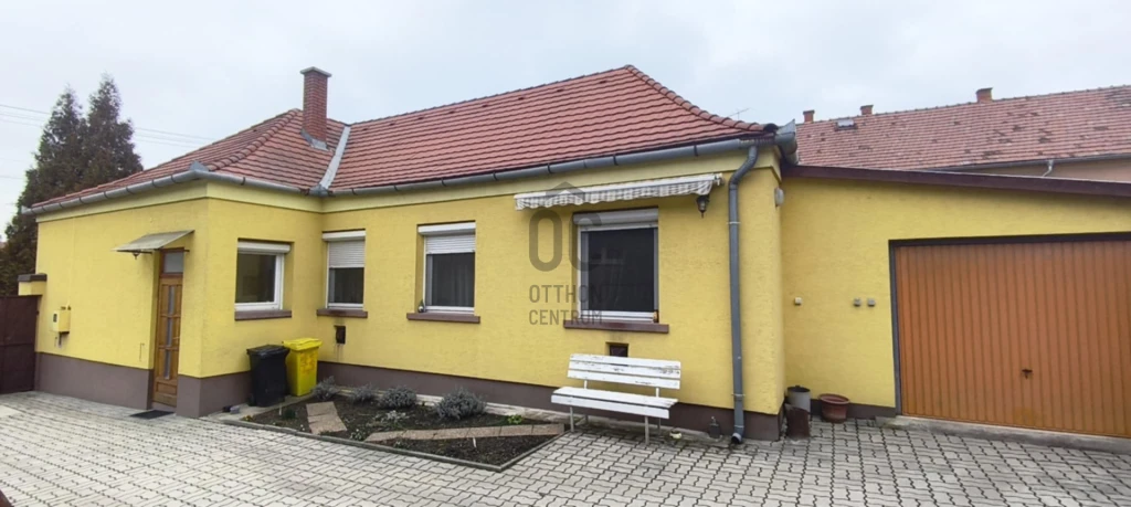 Eladó családi ház, Devecser, Devecser