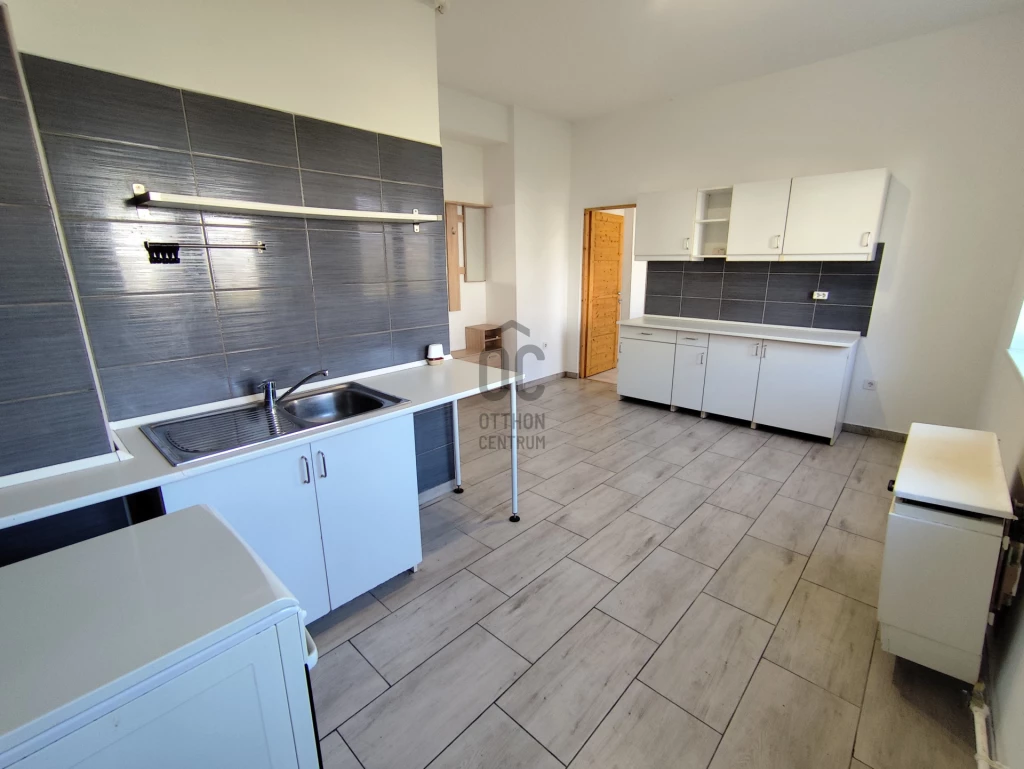 Eladó téglalakás, Berhida, Peremarton