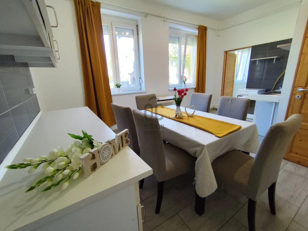 Eladó téglalakás, Berhida, Peremarton