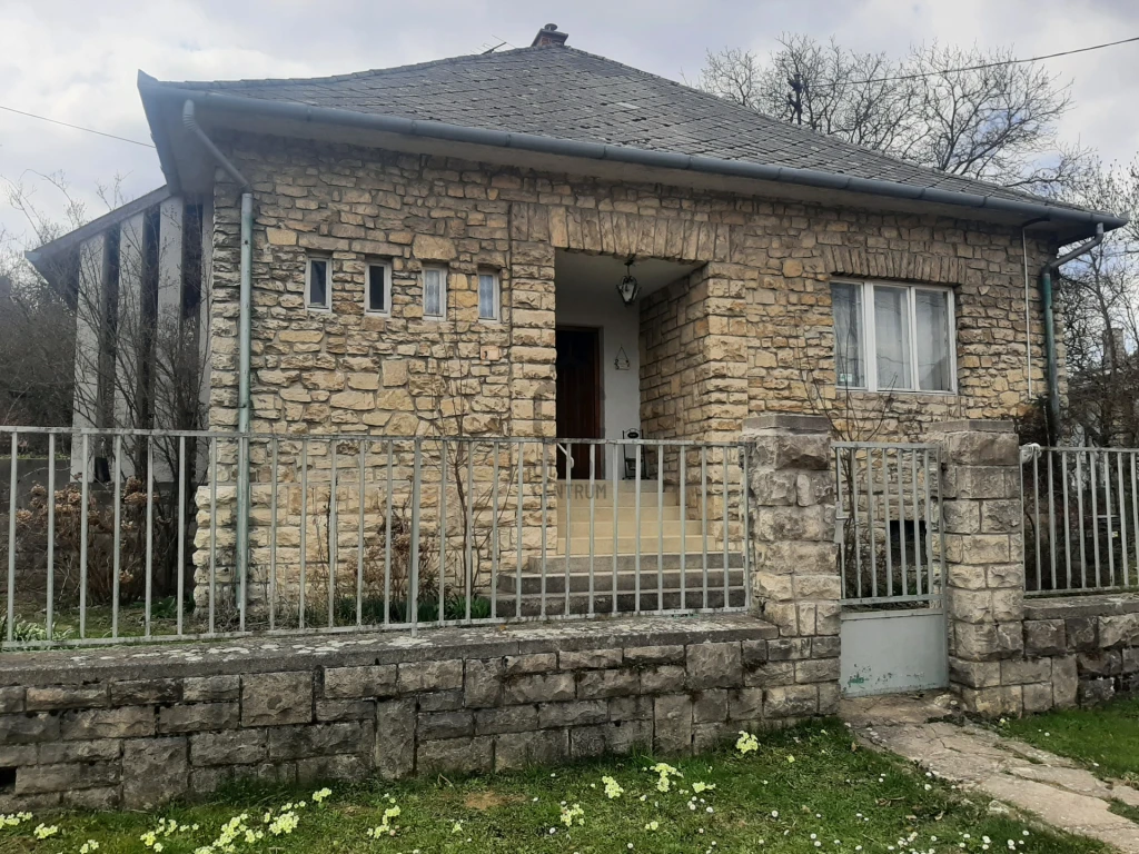 Eladó családi ház, Zirc, Zirc