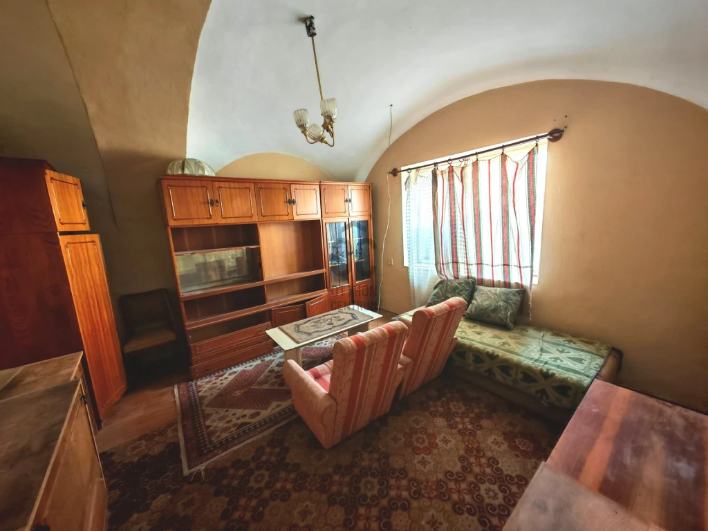 c3-1-name c2-19-name, Devecser, Devecser