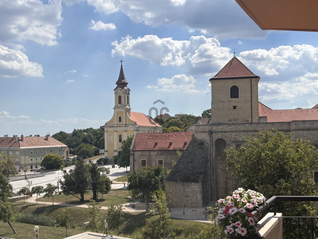 Eladó téglalakás, Várpalota, Várpalota, Táncsics Mihály utca