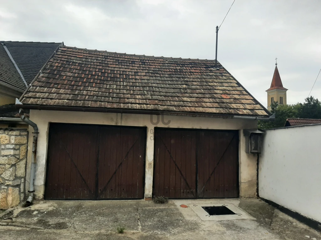 Eladó egyedi garázs, Veszprém, Dózsaváros