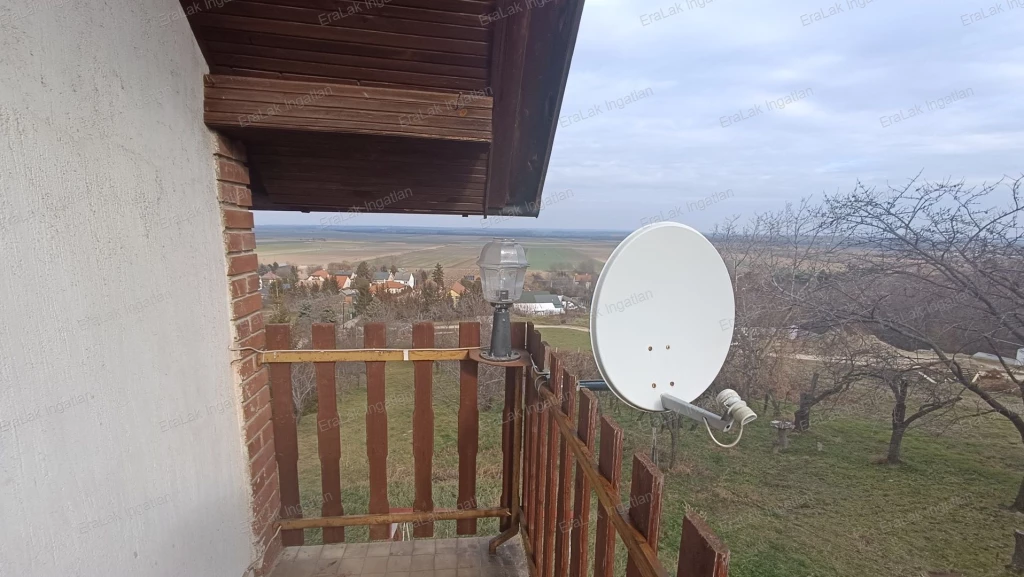 Örökpanorámás családi ház - Győrújbaráton.