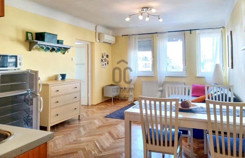 For rent brick flat, Budapest VIII. kerület, Köztársaság tér és környéke, II. János Pál pápa tér