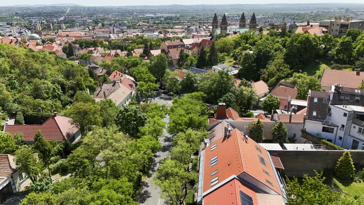 Eladó családi ház, Pécs