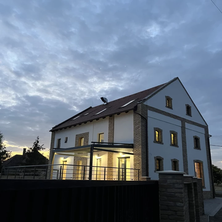 Eladó családi ház, Géderlak