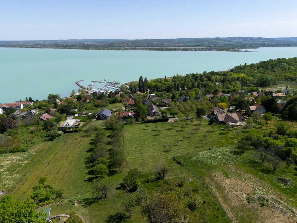 Eladó építési telek, Tihany