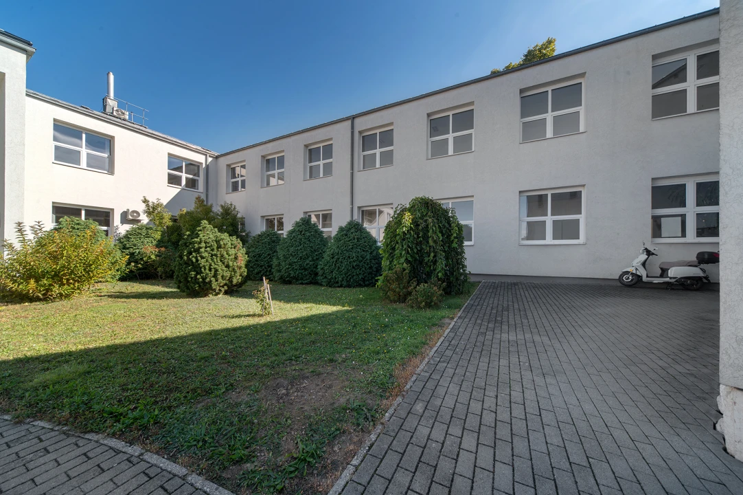 Eladó vidéki irodaházak, Pécs