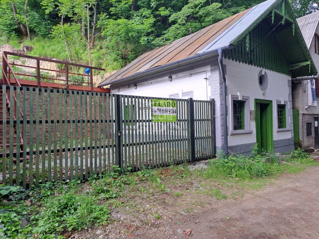 Eladó üdülő, nyaraló, Miskolc, Belváros, Latabár sor
