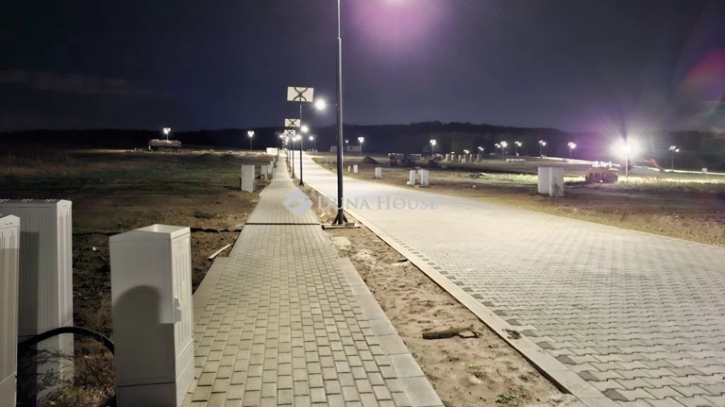 Eladó telek, Isaszeg