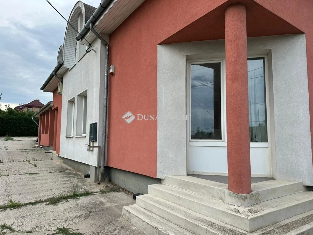 Eladó Üzlethelyiség, Kerepes