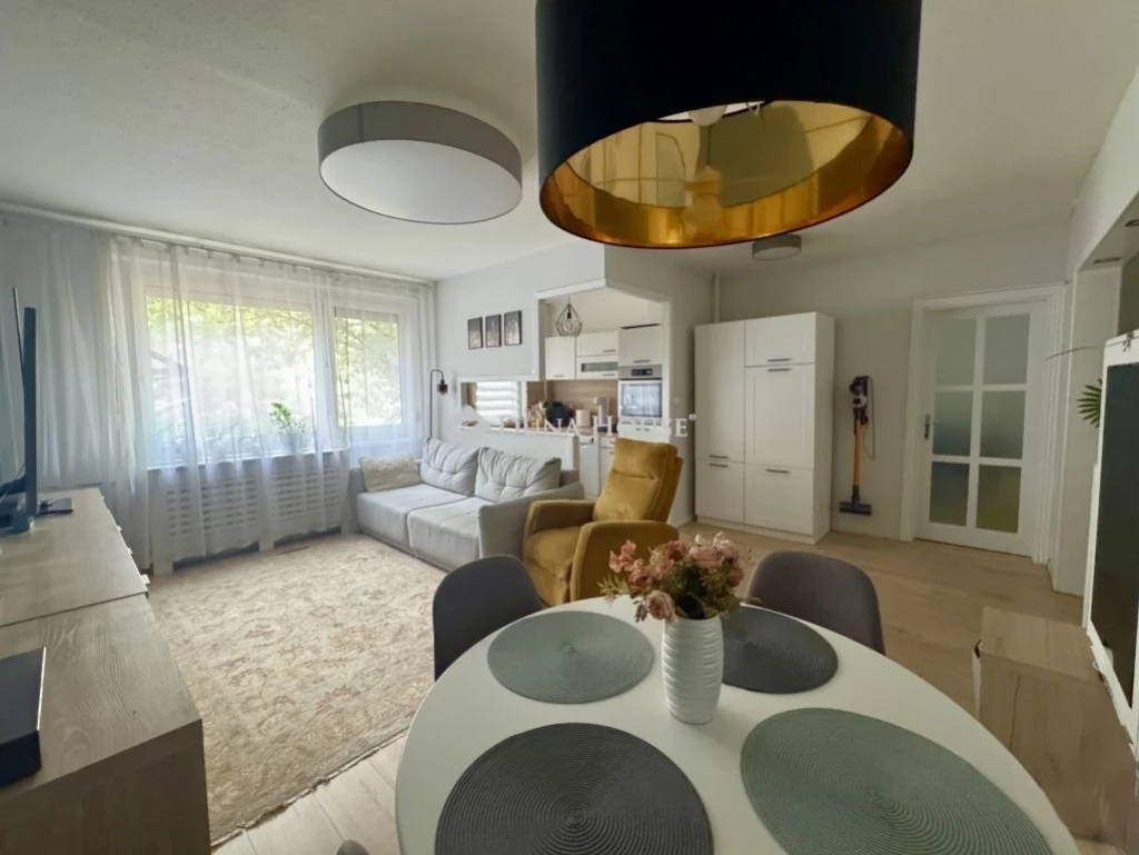 c3-1-name c2-20-name, Budapest III. kerület, Római-part, Csónakház utca