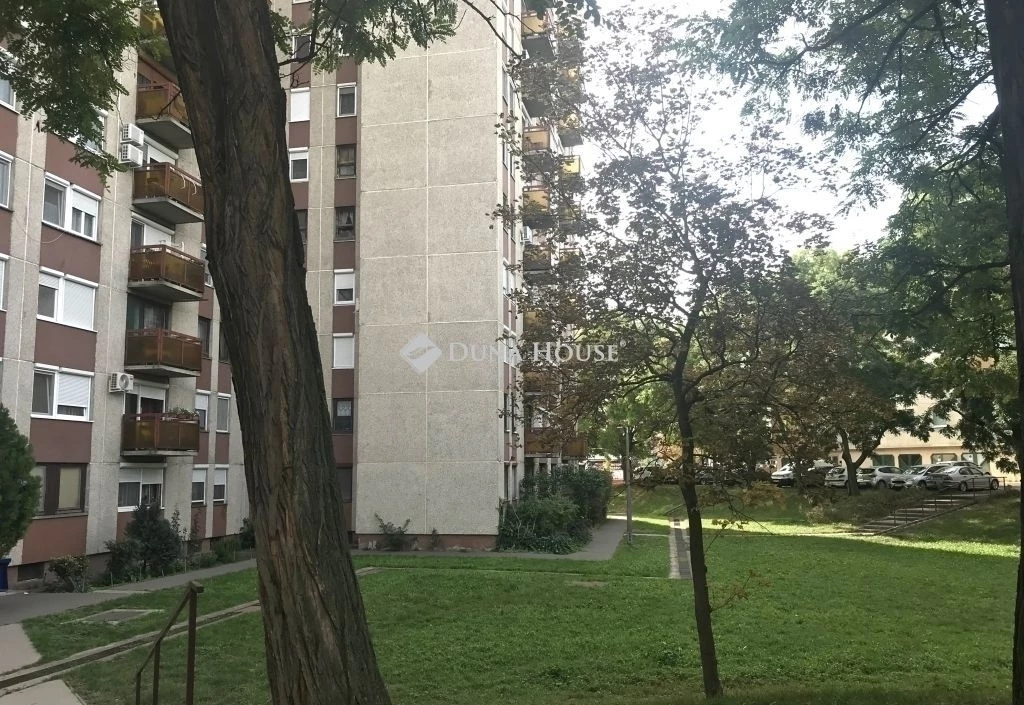 Eladó lakás, Budapest 15. ker.