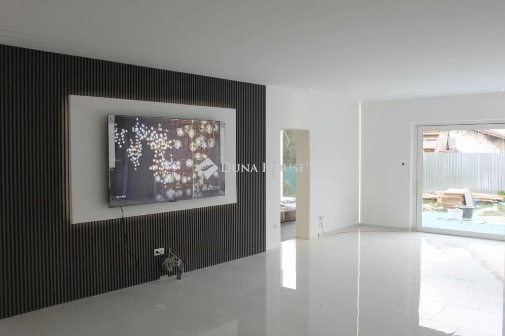 Eladó ház, Budakalász