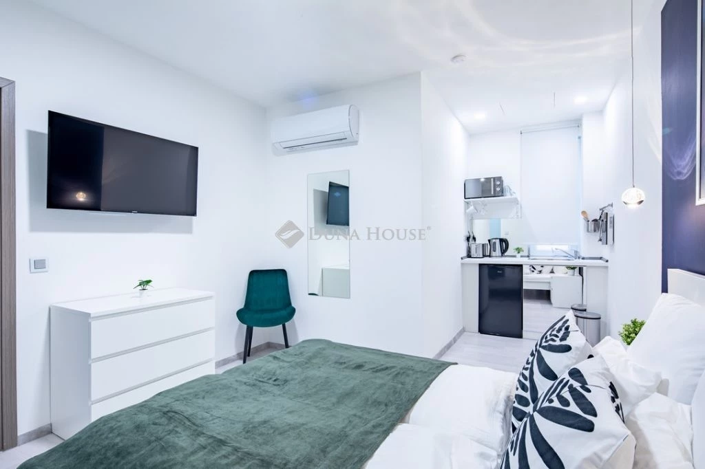 c3-1-name c2-19-name, Budapest VI. kerület, Podmaniczky utca